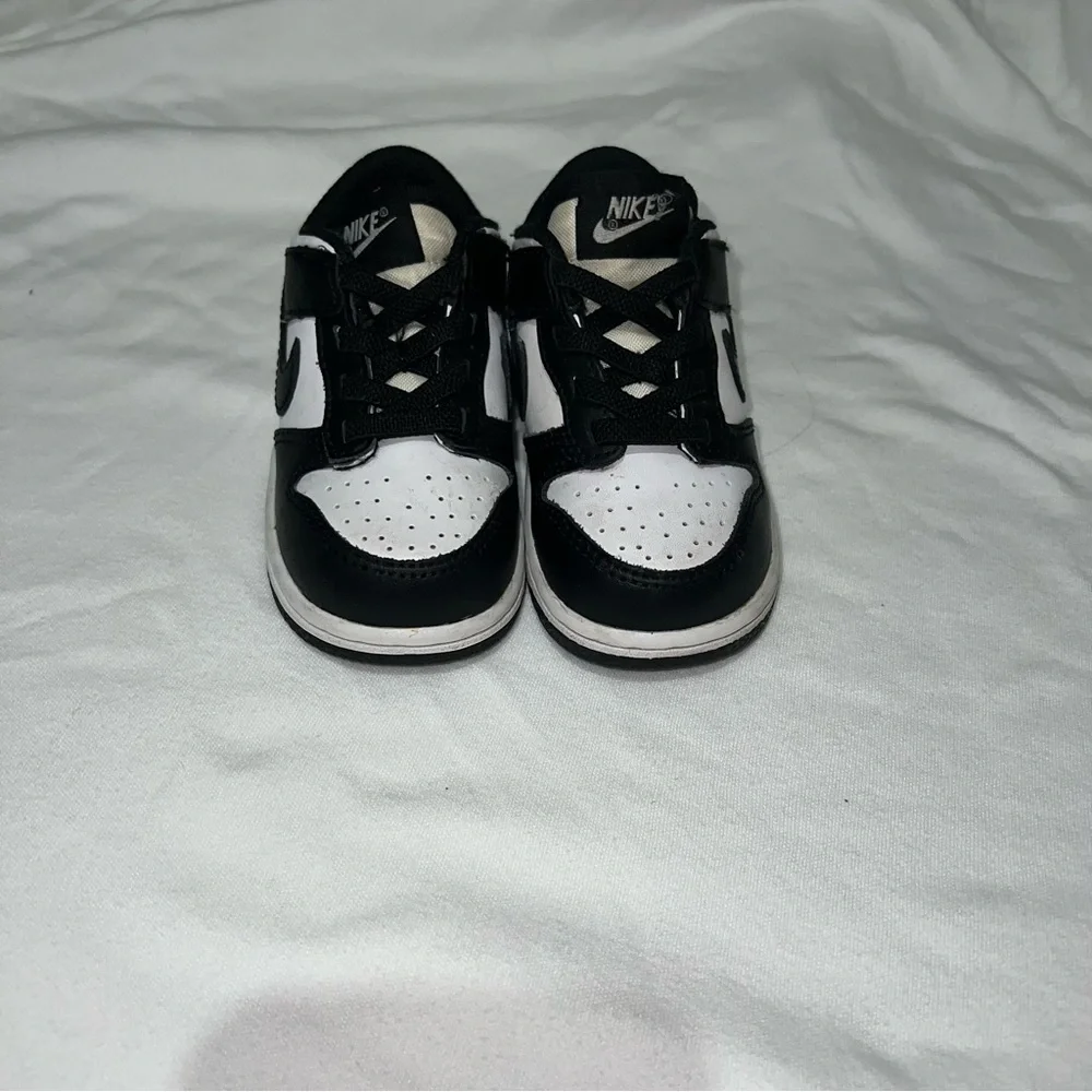 NIKE Dunk Low Panda Sneaker